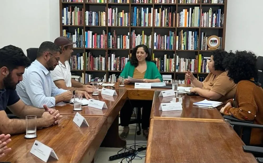 Prefeito de Rio de Contas articula reforma do ginásio e apoio à Feira Literária em Salvador