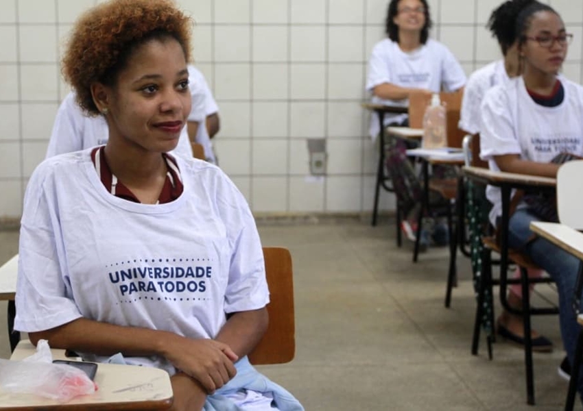 Programa Universidade para Todos beneficiou quase 19 mil alunos na Bahia em 2023