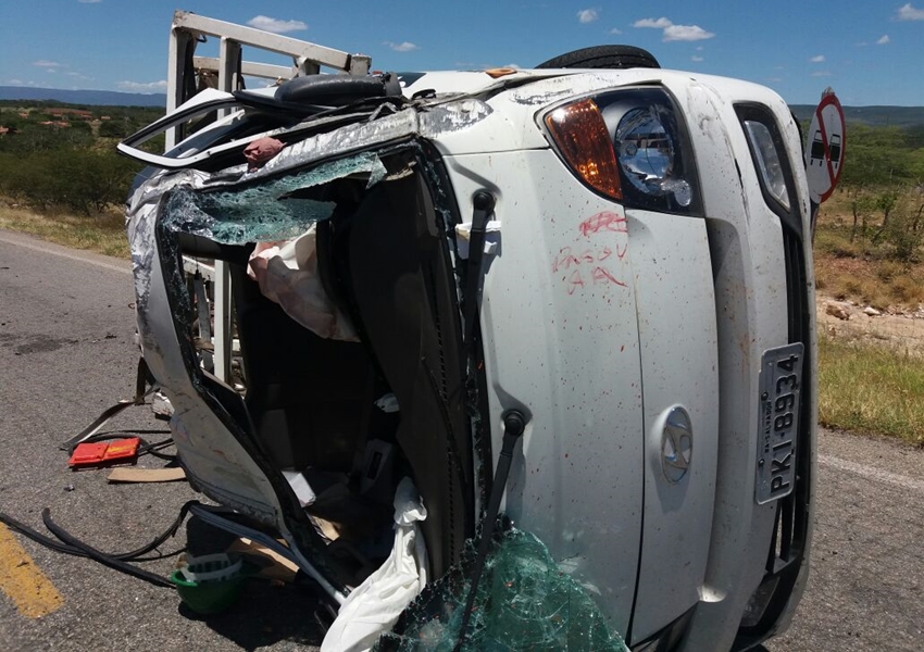 Brumado: veículos colidem na BA-148, trecho próximo a entrada do distrito de Itaquaraí