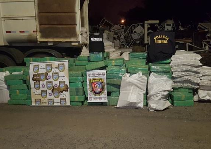 Três toneladas de maconha são apreendidas em caminhão com carga de milho na BR-116