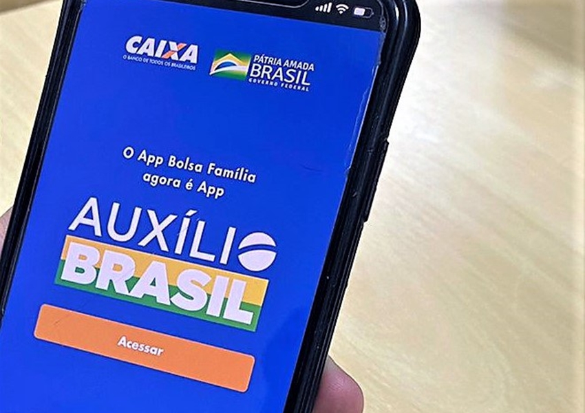 Bahia tem mais beneficiários do Auxílio Brasil do que empregados com carteira assinada