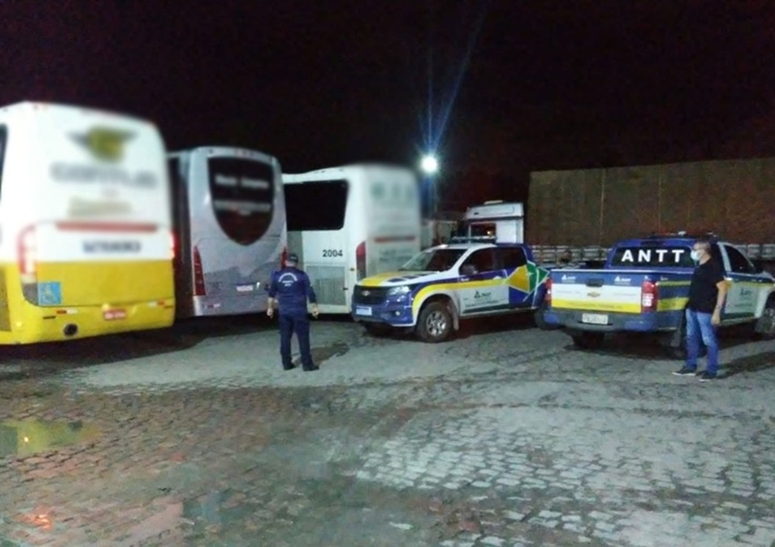 ANTT e Agerba flagram e apreendem ônibus do transporte interestadual clandestino na Bahia