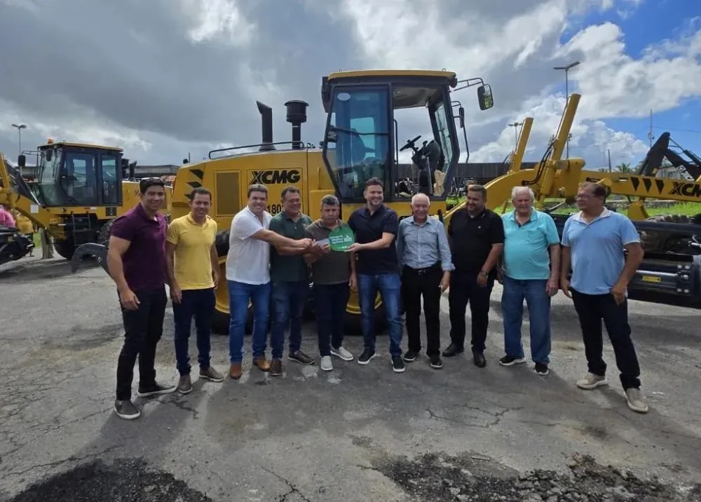 Prefeitura de Barra da Estiva recebe Moto Niveladora para reforçar infraestrutura rural