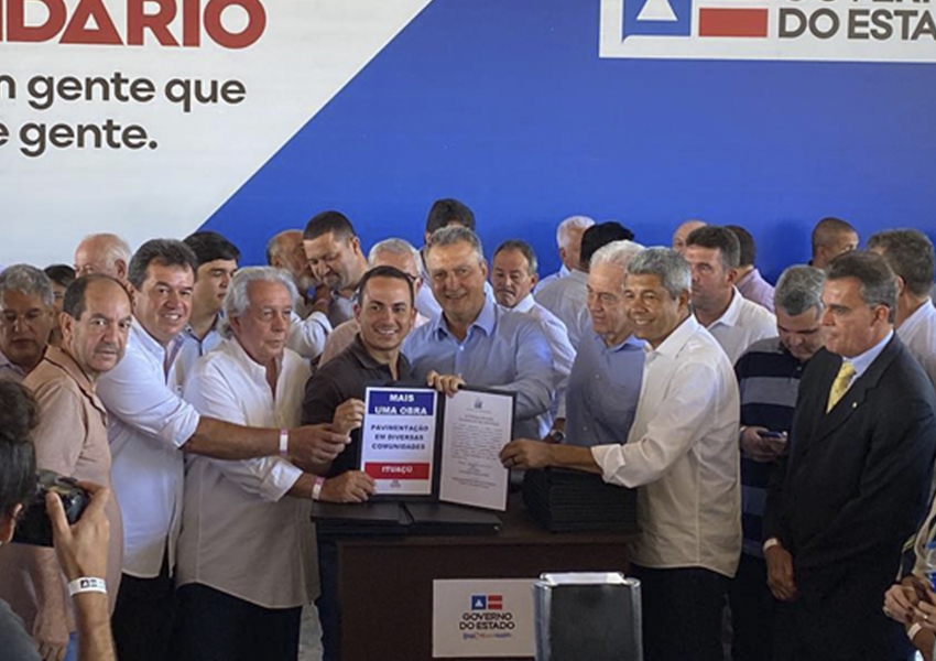 Prefeitura de Ituaçu realiza assinatura de convênios com Governo do Estado