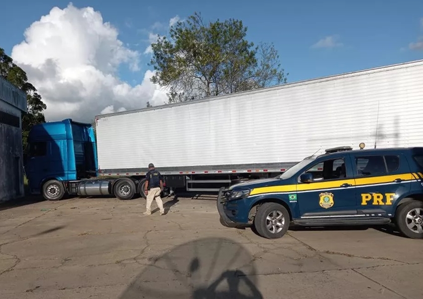 Caminhão com quase cem mil latas de cerveja é apreendido na BR-116, no sudoeste da Bahia