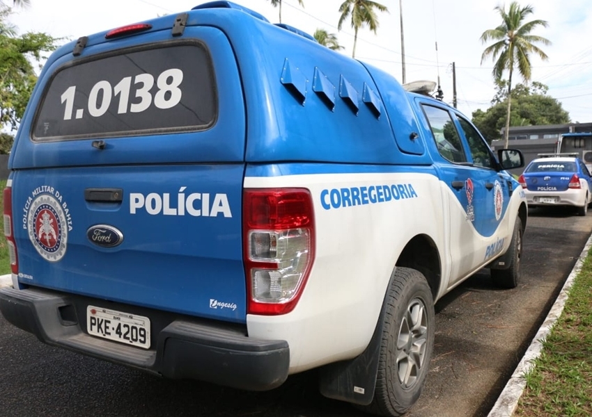 PMs são presos por suspeita de fornecerem armas para civis na Bahia