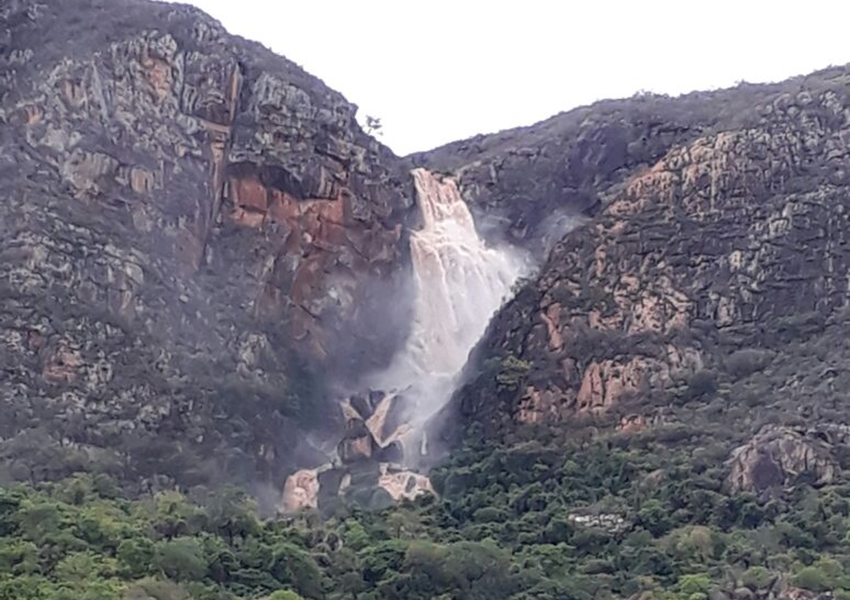 Livramento: chuva proporciona belo espetáculo da natureza na cachoeira Véu de Noiva; veja o vídeo