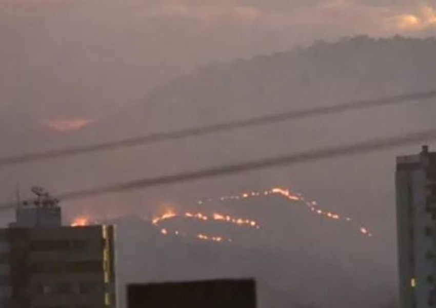 Duas aeronaves e cerca de 100 bombeiros atuam para combater incêndio florestal em Barreiras