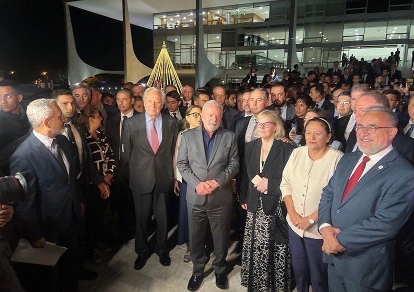 Lula caminha com governadores e ministros até Supremo Tribunal Federal