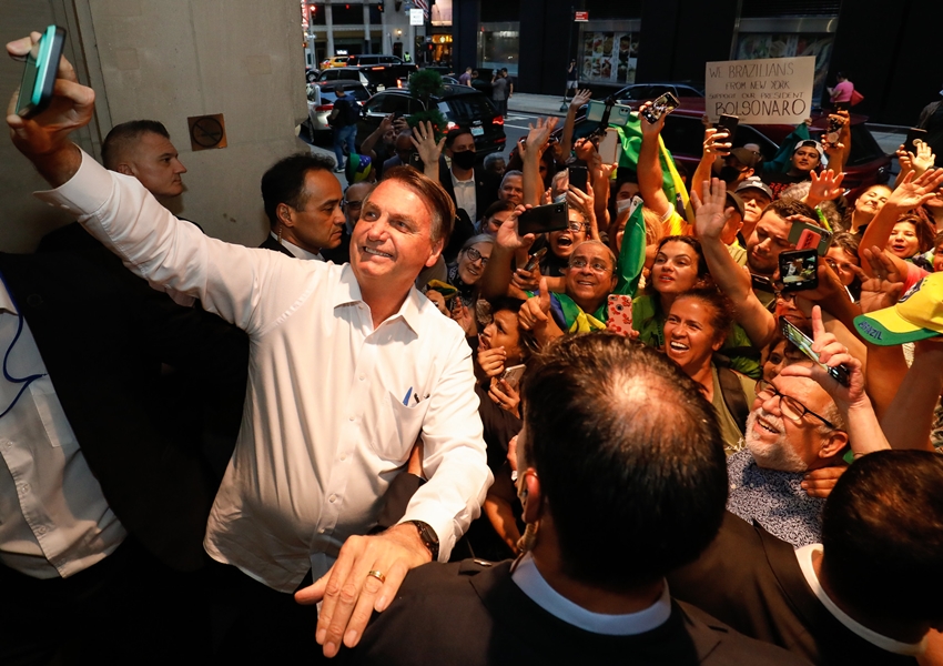 Bolsonaro ficará em isolamento por ao menos cinco dias, diz Planalto