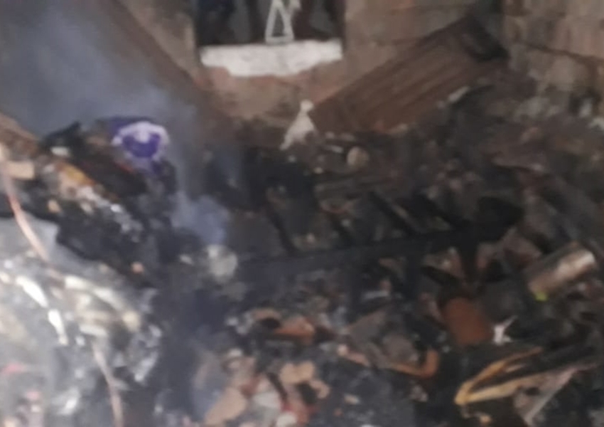 Livramento: Casa pega fogo no Bairro Benito Gama e vizinhos se mobilizam para conter as chamas