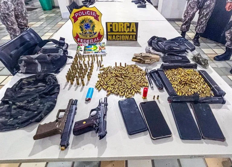 PF e Força Nacional apreendem arsenal em território indígena na Bahia