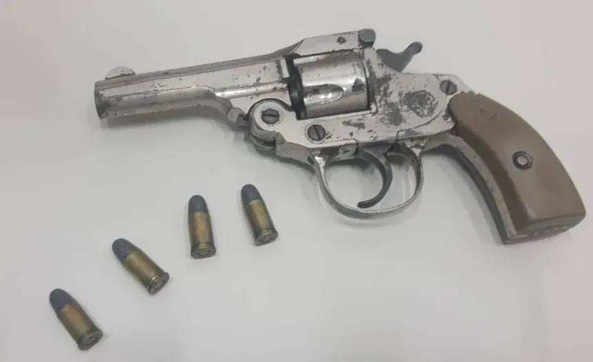 Homem é preso em Macaúbas com arma de fogo durante cumprimento de mandado