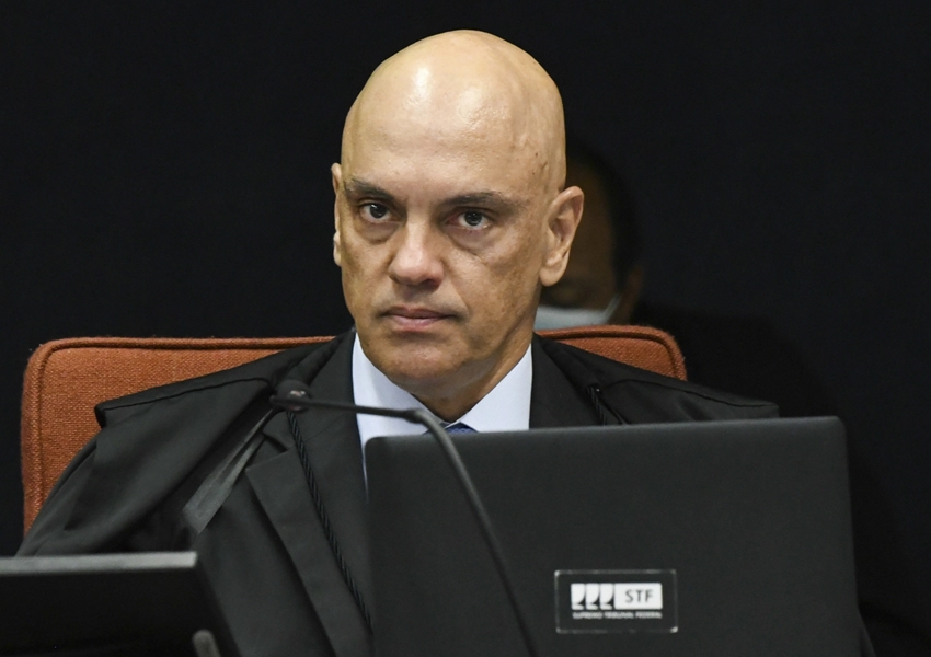 Moraes dá prazo para Bolsonaro se manifestar sobre ação de 'discurso de ódio' após morte de petista