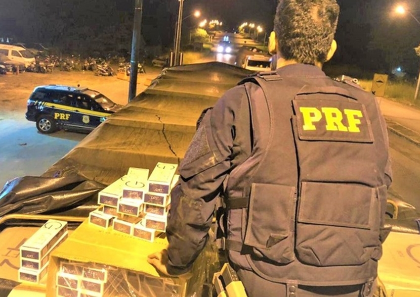 Caminhoneiro é preso em flagrante por contrabando, com 300 mil maços de cigarros na BR-110