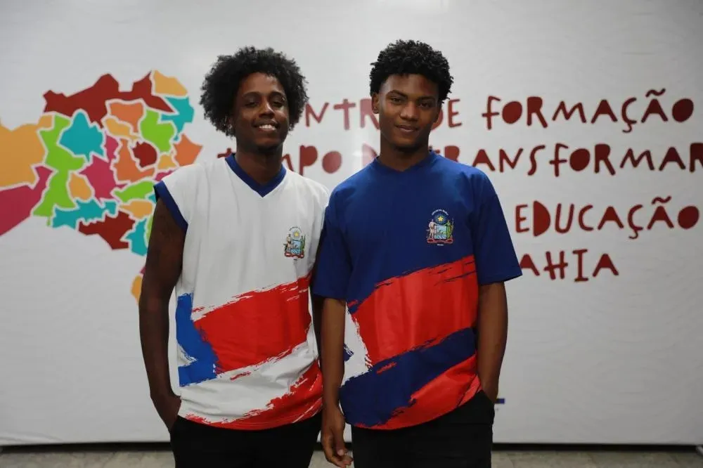 Governo da Bahia lança novo uniforme escolar para rede estadual