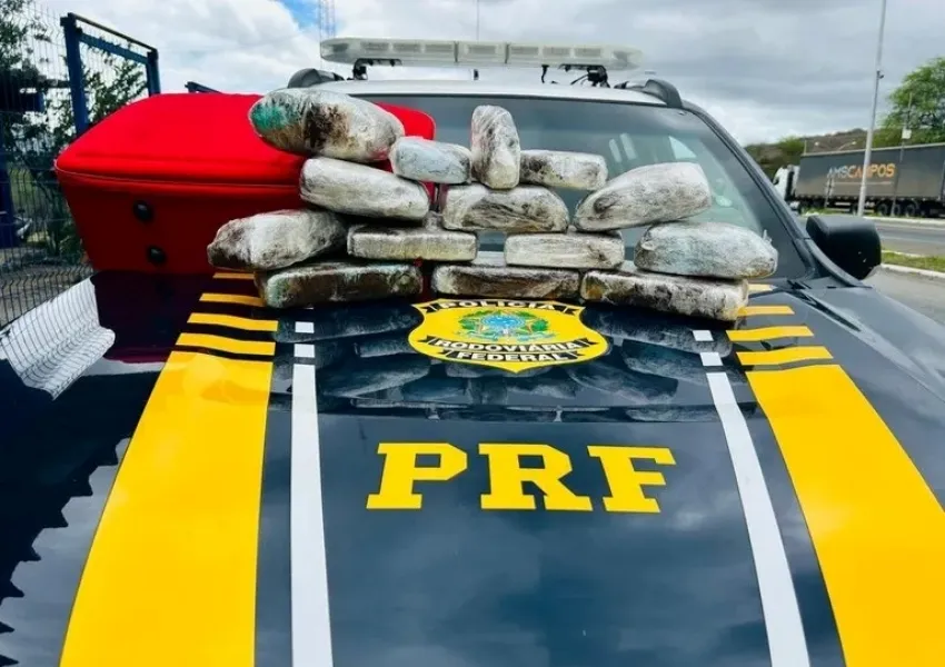PRF apreende cerca de 11 quilos de droga em ônibus na BR-116, em Jequié
