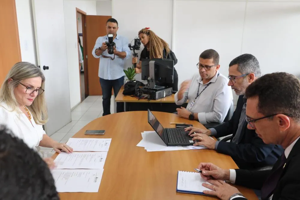 Ivana Bastos garante ampliação do Sistema de Esgotamento Sanitário de Guanambi 