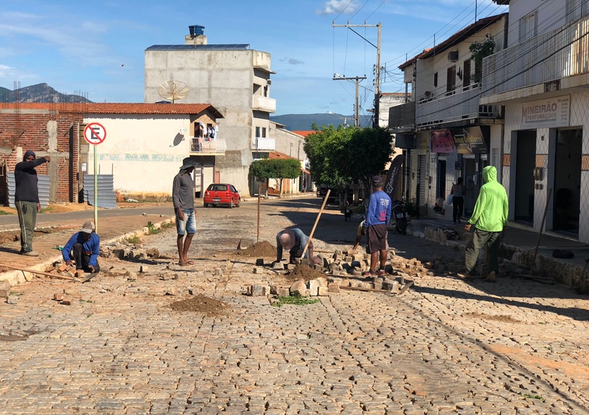 Após chuvas, Prefeitura de Livramento realiza serviços de reparo nas vias