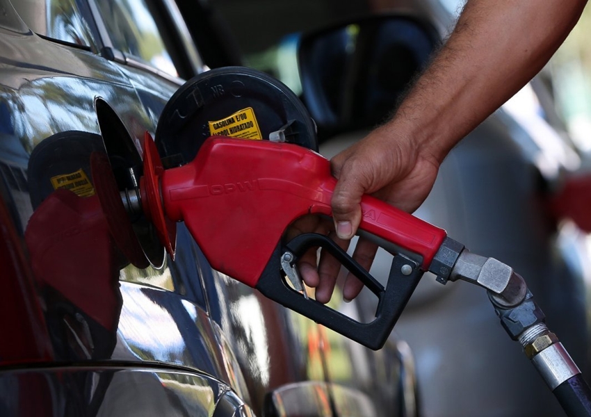 Comando Vermelho manda postos em Manaus baixarem preço de gasolina, diz site