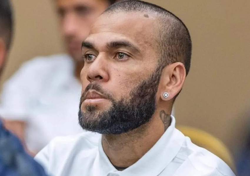 Daniel Alves é condenado a 4 anos de prisão por caso de estupro