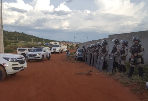 Brumado: com apoio da Polícia prefeitura fez reintegração de posse de terreno próximo ao IFBA
