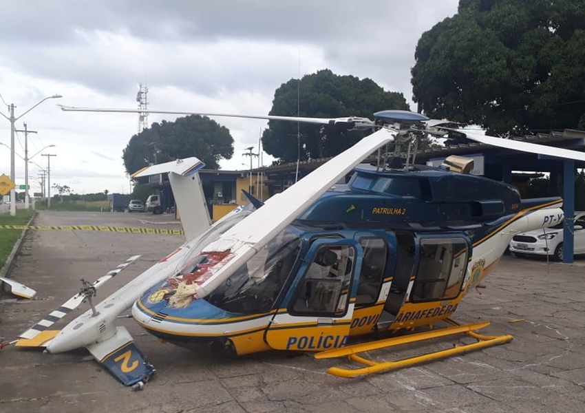 Eunápolis: Helicóptero da PRF cai ao tentar fazer pouso e piloto fica ferido