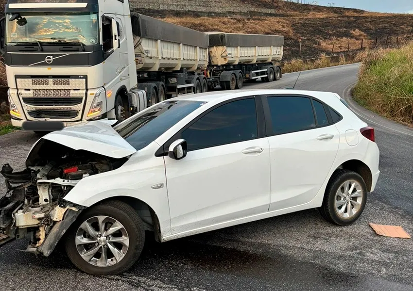Colisão frontal deixa feridos na BA-263, na Serra do Marçal