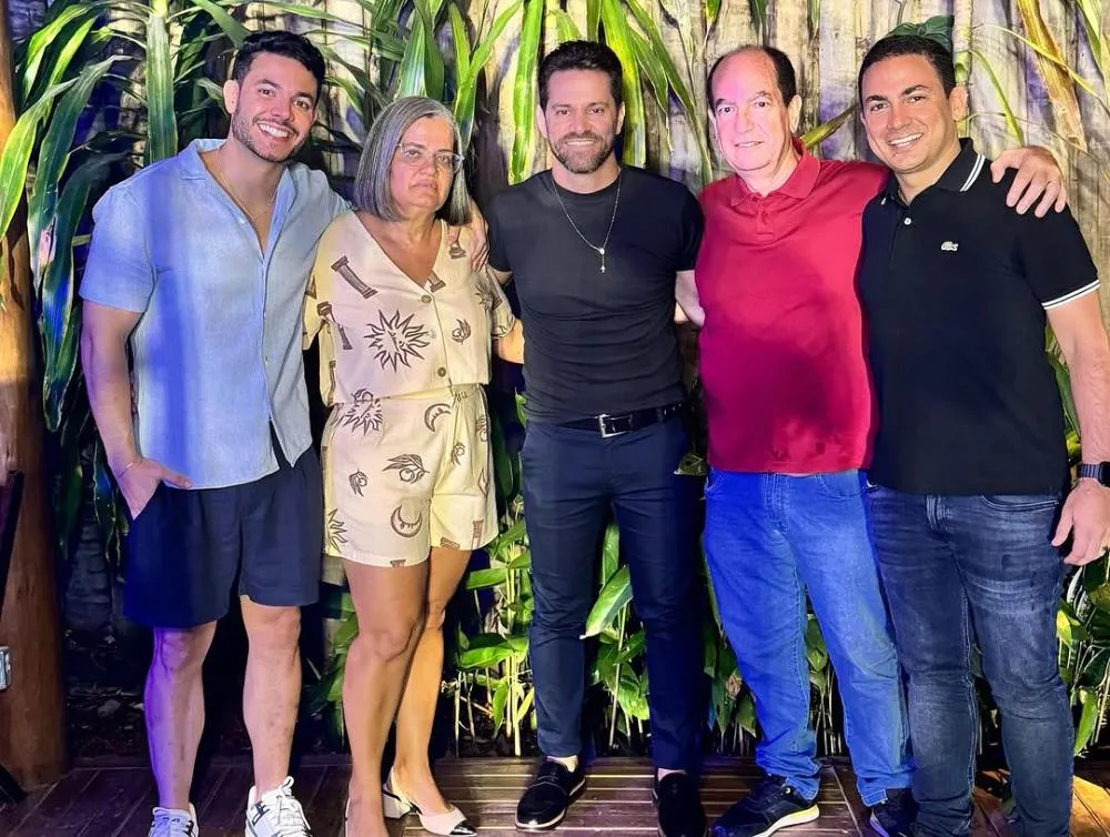 Casa João de Barro recebe estreia de Robson Aguiar em noite histórica