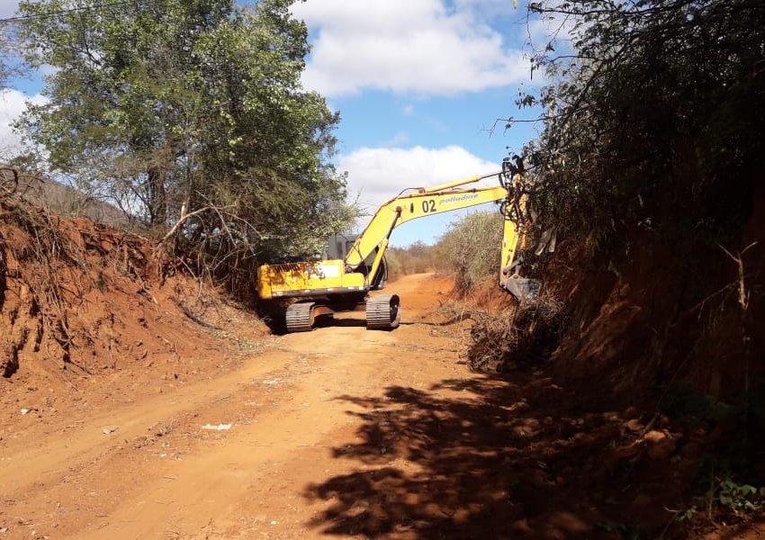 Trabalhos de manutenção da estrada que liga Livramento a Iguatemi segue a todo vapor
