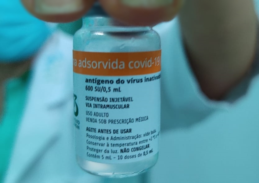 Intervalo entre doses das vacinas contra Covid-19 permanece o mesmo na Bahia, diz Sesab