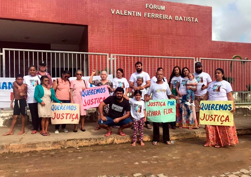Familiares de adolescente vítima de homicídio realizam protesto em Guaratinga exigindo transferência do acusado