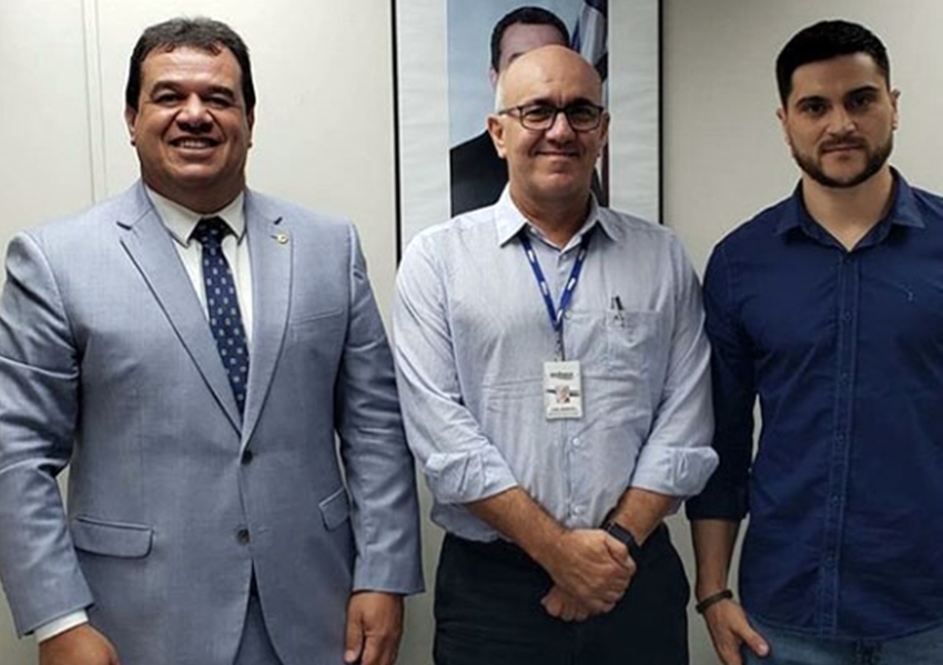 Deputado Marquinho Viana e o prefeito de Caraíba na Embasa