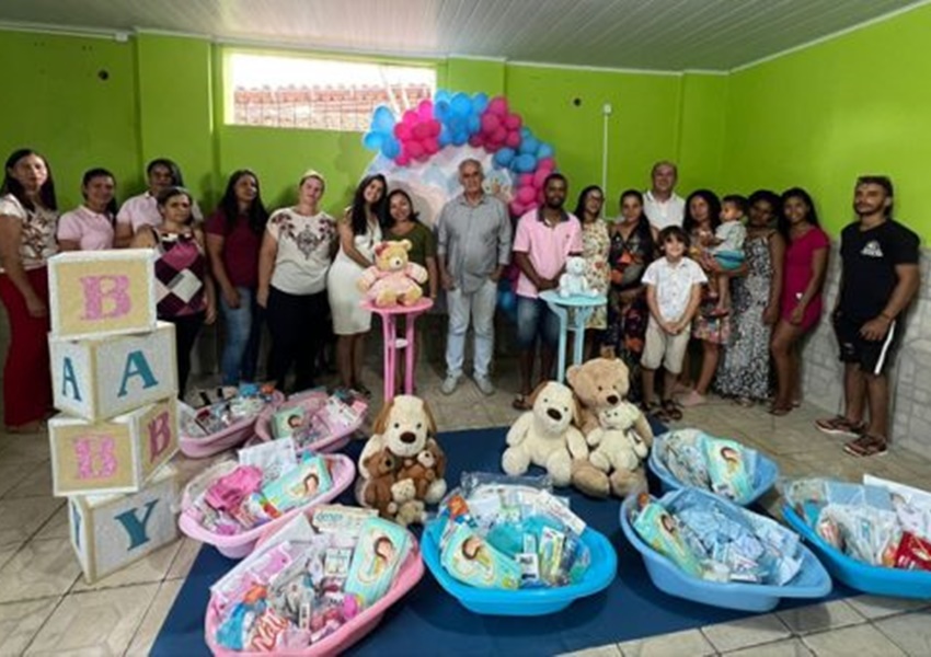 Prefeitura de Ituaçu entrega Kit Maternidade para gestantes atendidas pelo CRAS