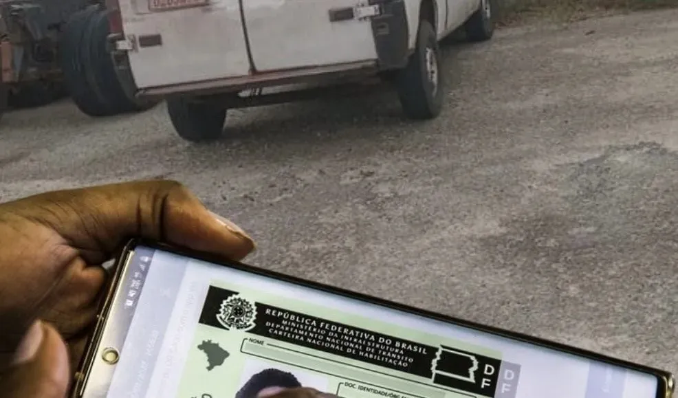 Motorista é flagrado com CNH falsa durante abordagem na BA-262, em Brumado