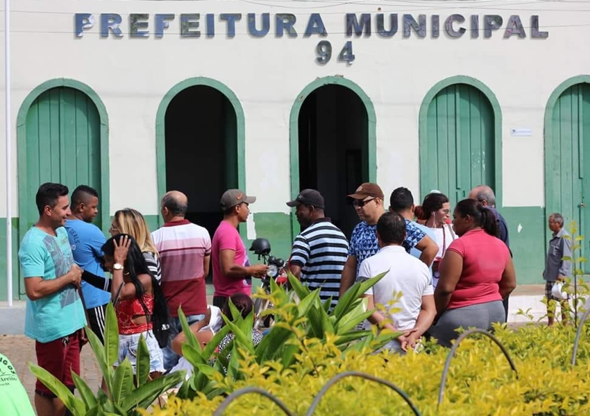 Barraqueiros protestaram em frente à prefeitura de Livramento na manhã desta quinta-feira (21)