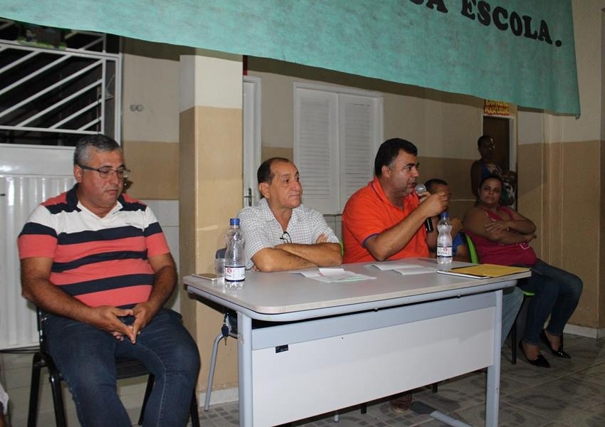 Prefeito de Livramento participou de reunião com moradores dos Bairros Estocada e Barriguda