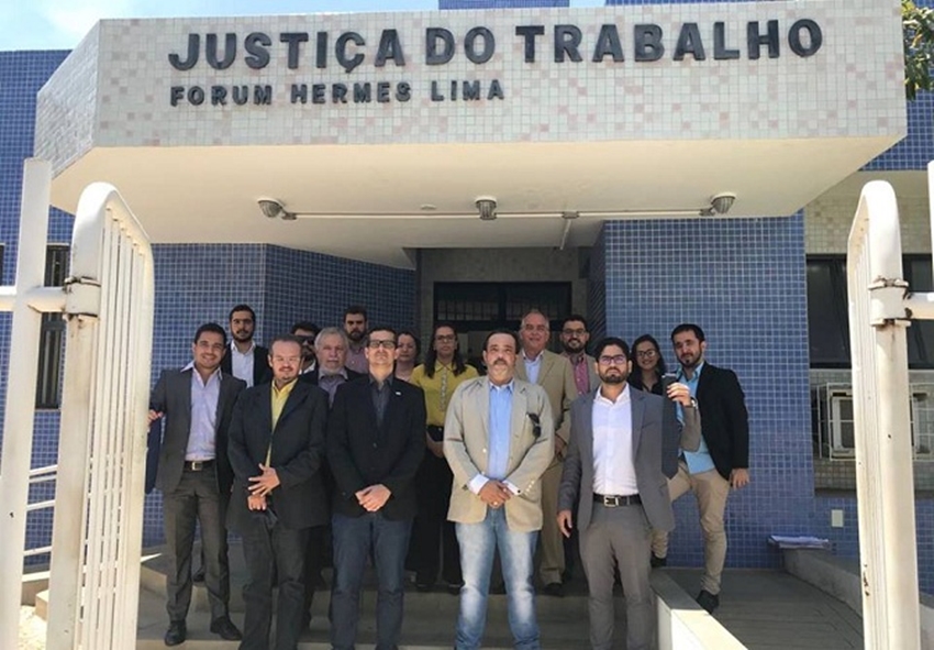 Guanambi: Advogados são barrados de reunião com desembargador por não usarem gravata