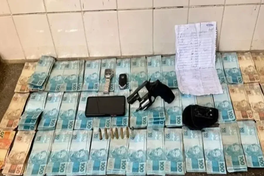 Cipe Sudoeste prende homem armado em Aracatu e apreende grande quantia em dinheiro