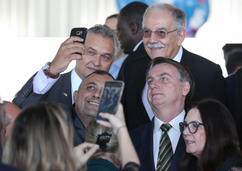 Bolsonaro volta atrás em nomeação de amigo da família para direção da Polícia Federal