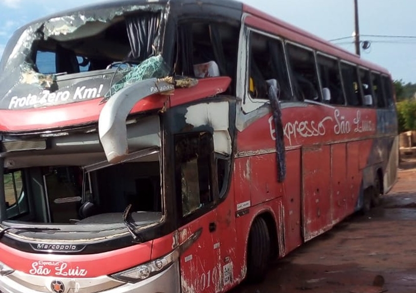 Acidente com ônibus deixa 23 feridos na BR-242 em Barreiras