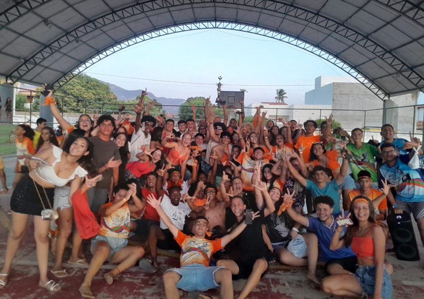 Equipe laranja vence Gincana Cultural no Colégio João Vilas Boas com tema 'Bicentenário da Independência da Bahia'