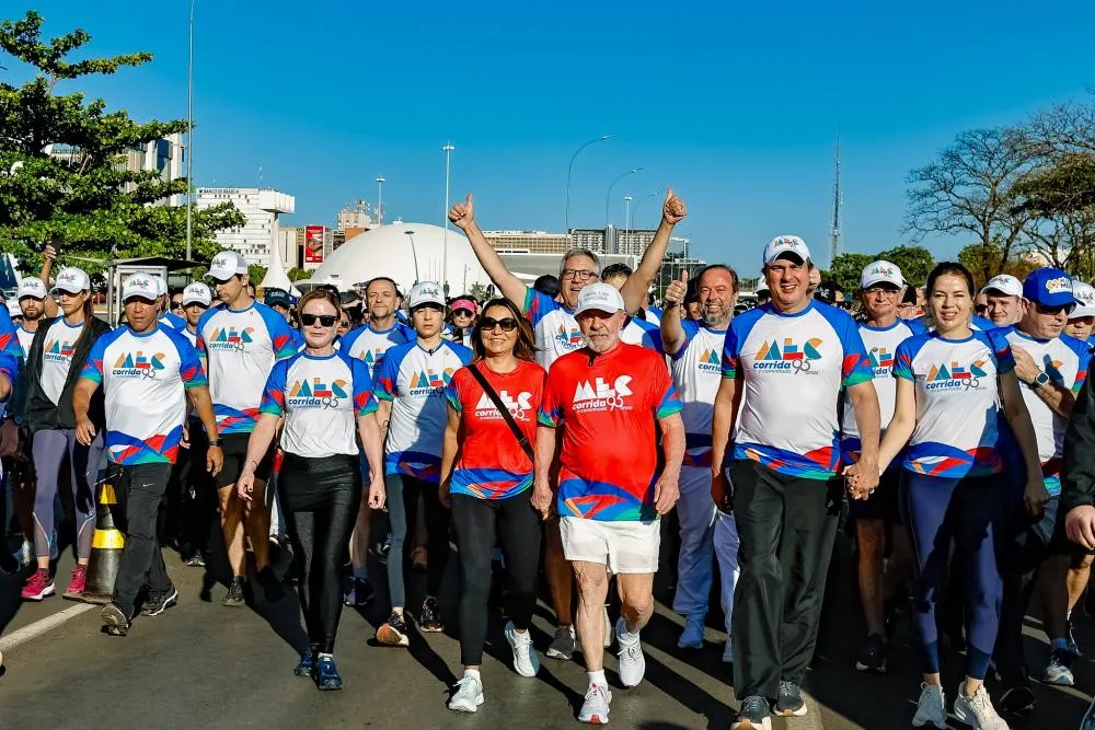 MEC celebra 95 anos com corrida e caminhada em Brasília