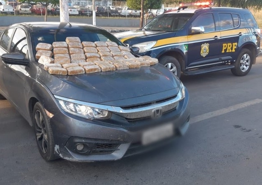 Barreiras: Jovem é preso com 42 kg de crack em porta-malas de carro de luxo roubado