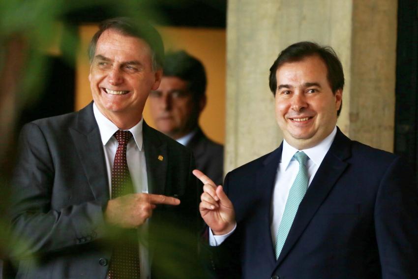 Bolsonaro se compromete a defender reforma e acena trégua