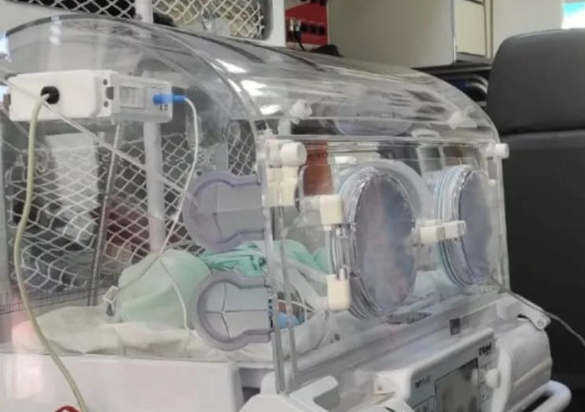 Utilizando incubadora neonatal, recém-nascido em Livramento é transferido para UTI em Brumado