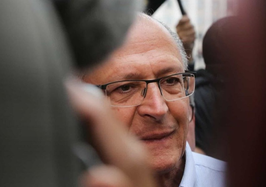 Alckmin rejeita privatização de Petrobras, BB e Caixa, mas critica estatais