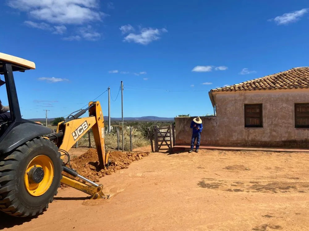 Comunidades rurais de Livramento recebem obras para levar água tratada pela primeira vez