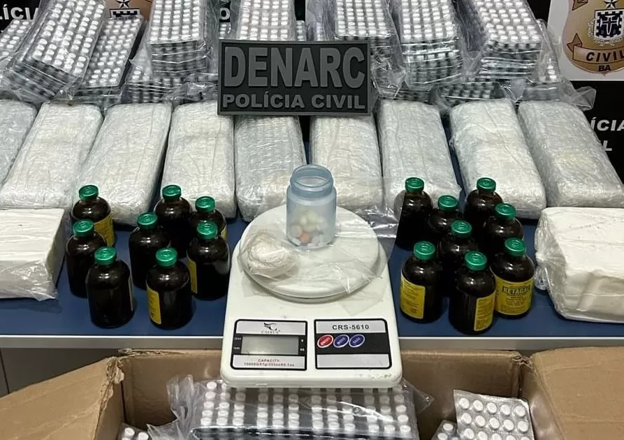 Homem é preso com drogas sintéticas e insumos para cocaína em Vitória da Conquista