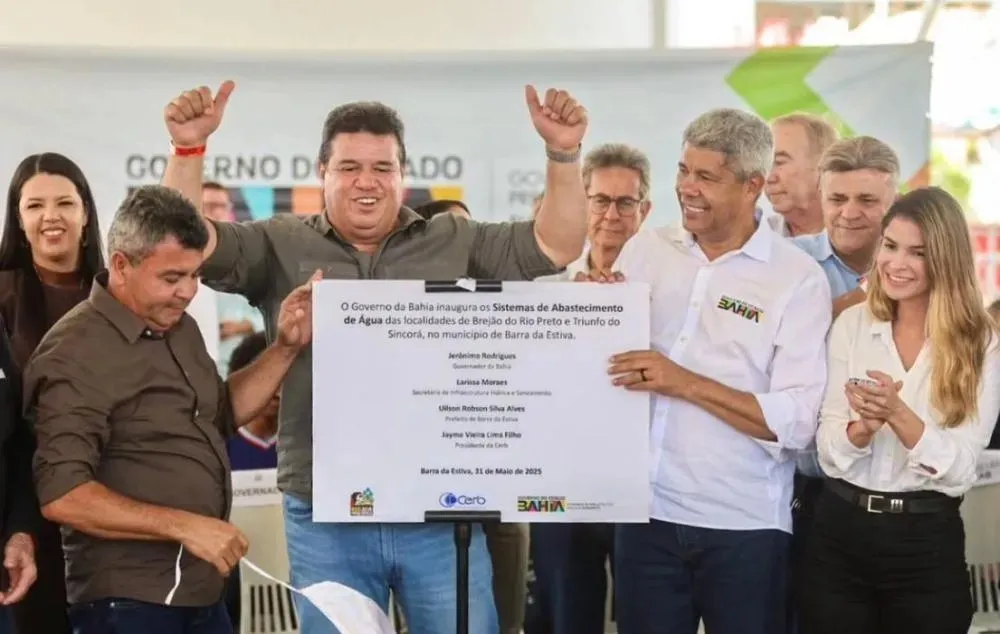 Governador entrega pacote de investimentos e nova escola em Barra da Estiva